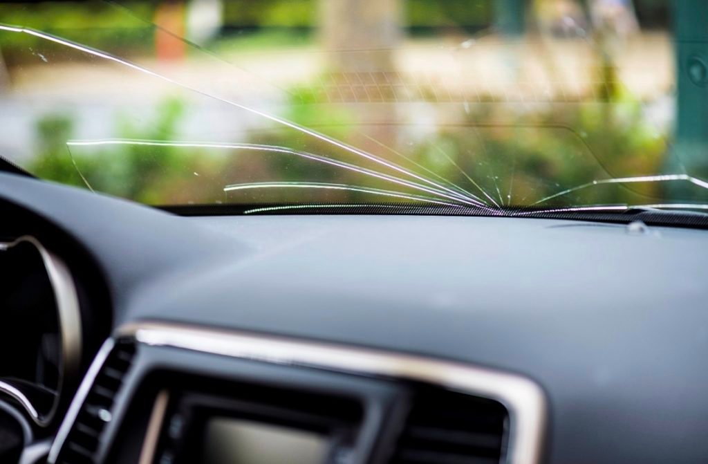 cracked windshield replacement