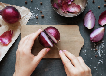 7 Amazing Tips to Prevent Tears while Chopping Onions