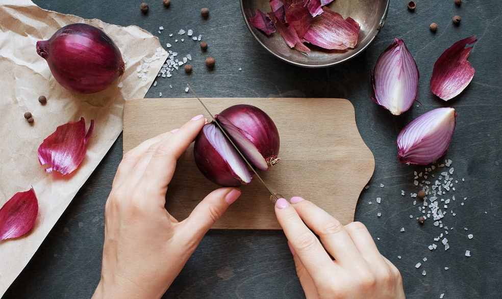 7 Amazing Tips to Prevent Tears while Chopping Onions