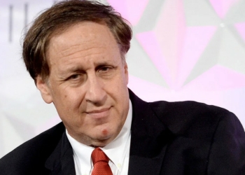 AMC CEO defends stock split