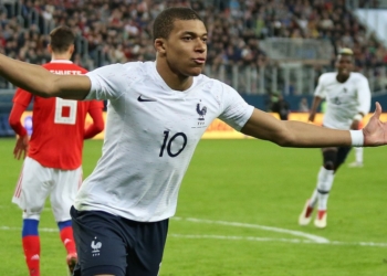 Kylian Mbappé leads PSG to Champions League quarter-finals with stunning display