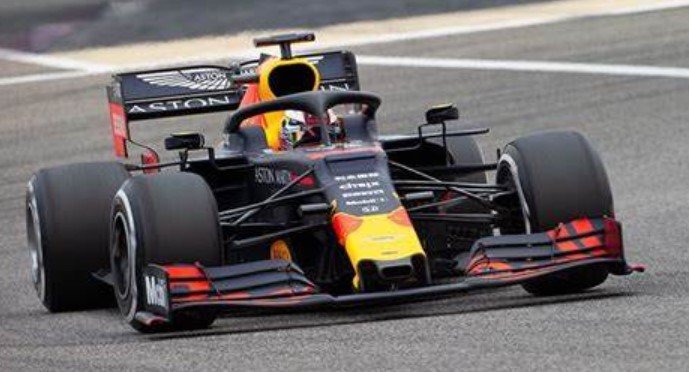 Verstappen claims pole for Bahrain GP with stunning lap