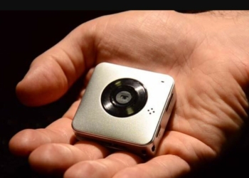 Wearable AI: Revolutionizing Fashion and Smartphones