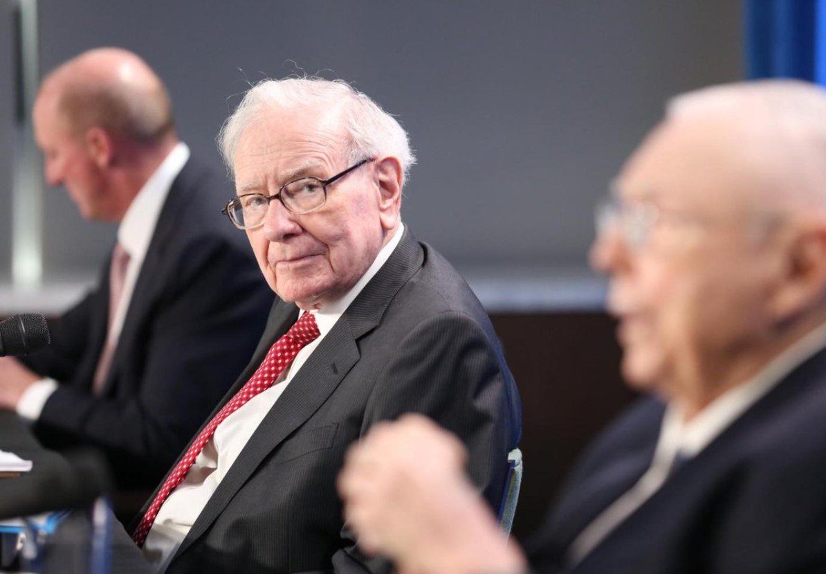 Warren Buffett Berkshire Hathaway shareholder meeting