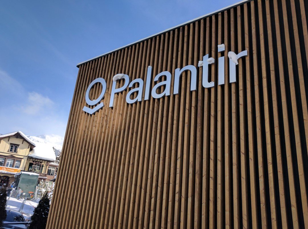 Palantir AI stock chart growth