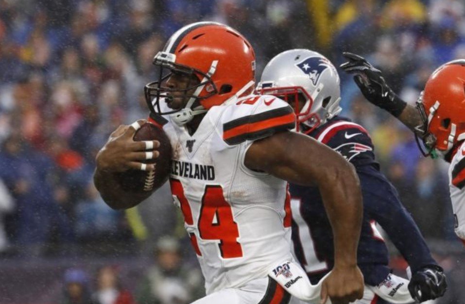 nick chubb cleveland browns tunnel run november 2024