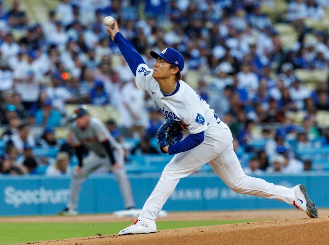 yoshinobu yamamoto los angeles dodgers pitch 2025